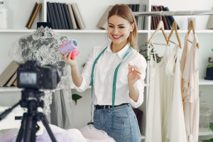 Femme entrepreneur - Créer sa micro-entreprise en 2025 - Admin'Up