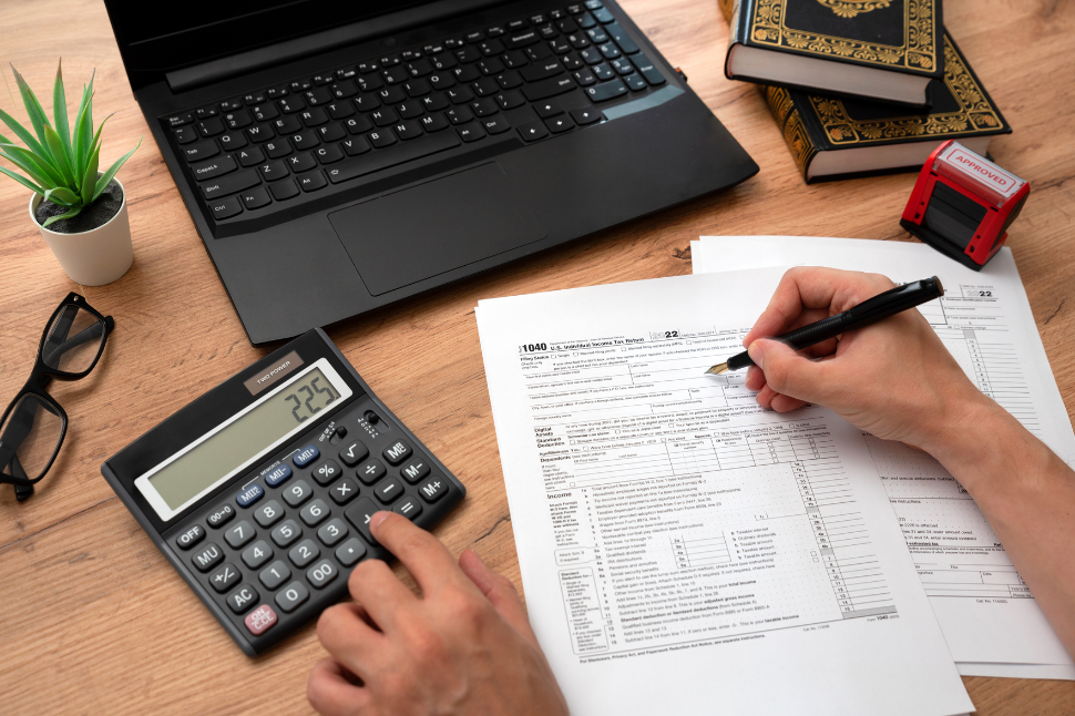 Simulateur de revenus nets micro-entrepreneur Hauts-de-Somme Admin'Up- Calcul chiffre d'affaires avec calculatrice