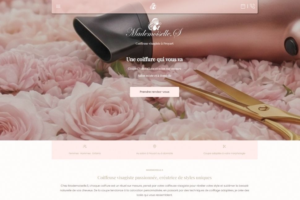 Création de site WordPress pour coiffeuse : page d'accueil du site Mademoiselle.S, univers rose gold et floral.